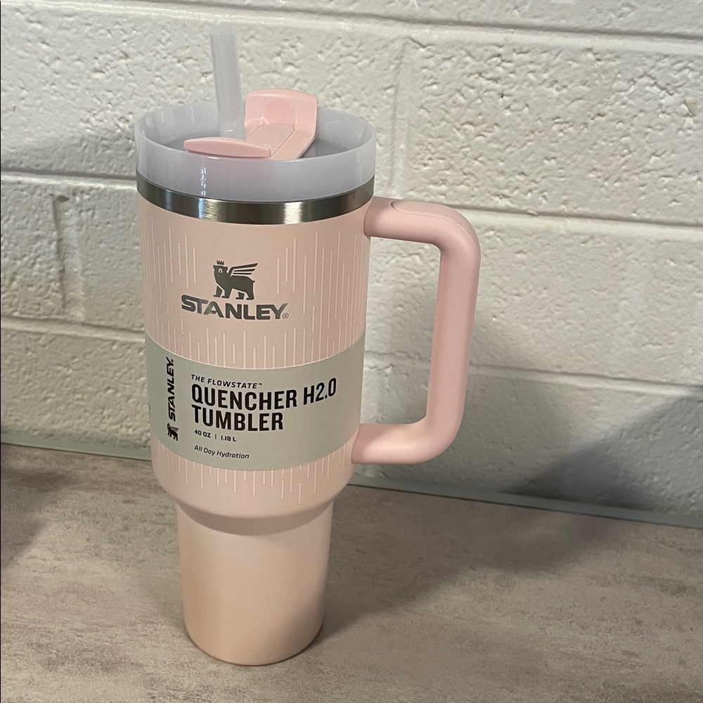 💦 NEW Stanley Quencher Tumbler 🩷 40 OZ - Soft Rain Bloom 🆕 in box